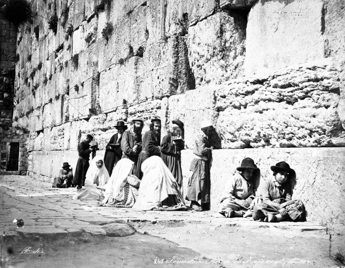 jews_at_western_wall_by_felix_bonfils_1870s